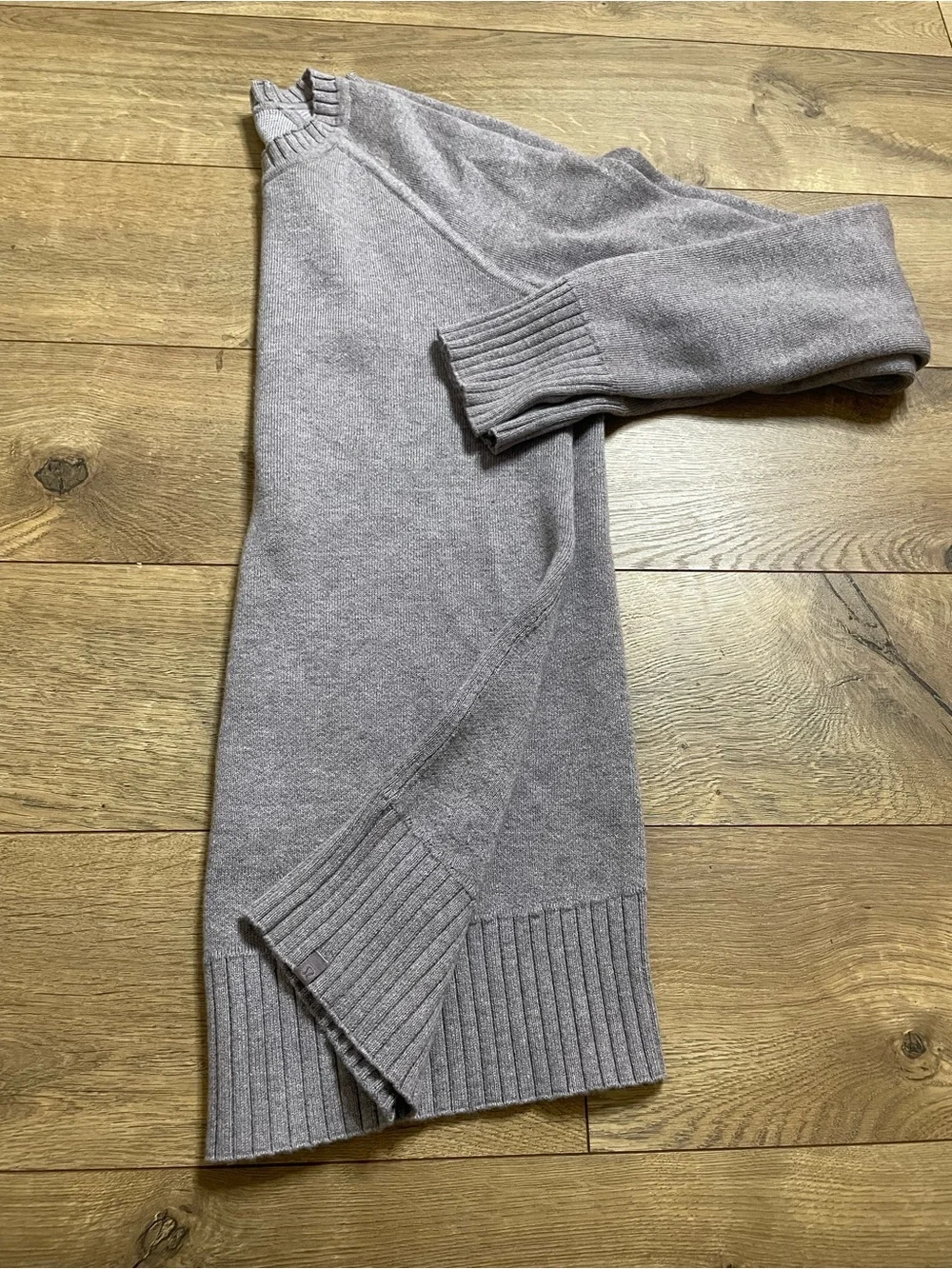 Lululemon Still Lotus Sweater *Reversible size 6